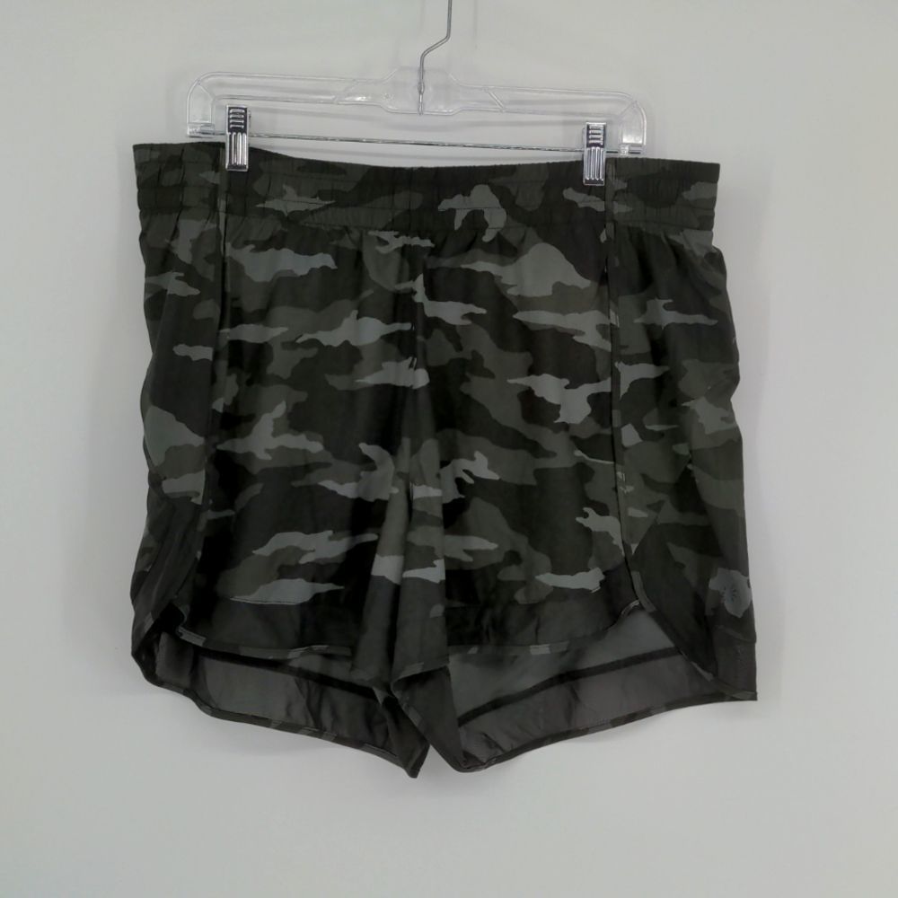 Athleta Printed Mesh Racer Run Shorts Women’s 1X Black Camo 4 Inch Lined